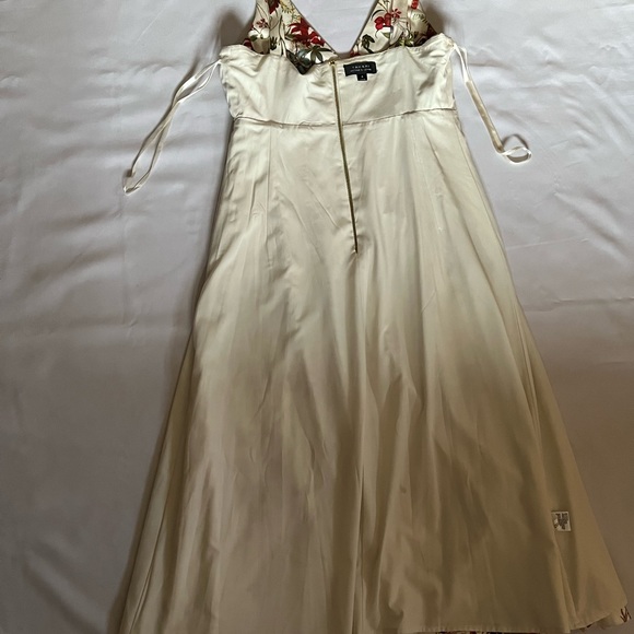 Tahari Arthur S Levine Dresses Color Ivory/Rio White Floral Julie Dress Side 4. - Picture 12 of 16
